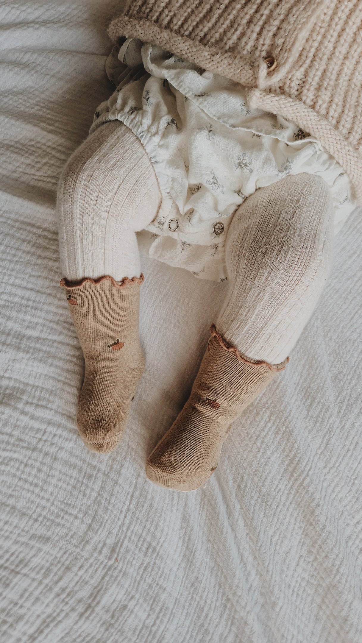 Kaia Frilly Socks - Peaches