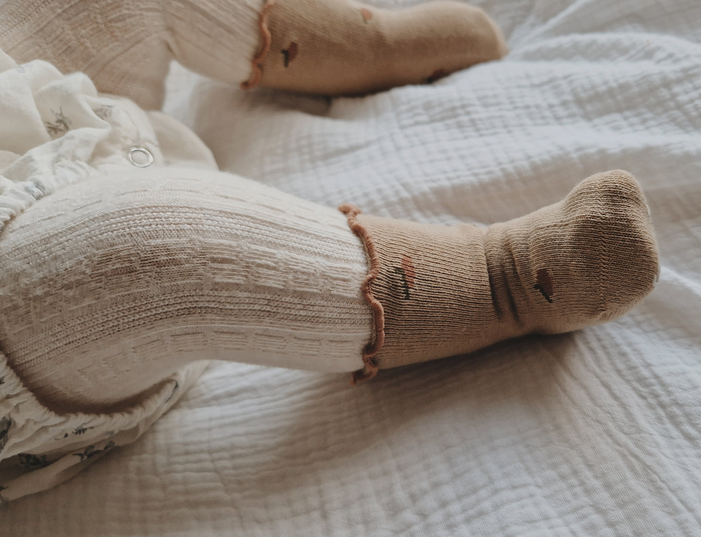 Kaia Frilly Socks - Peaches