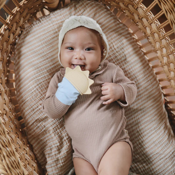 Sun Teether Mitten